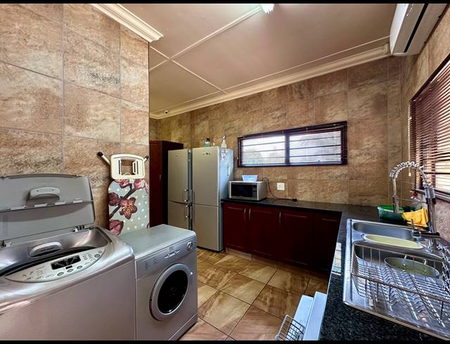 4 BEDROOM HOUSE FOR SALE IN MEER EN SEE